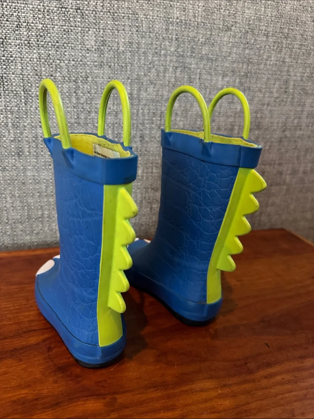 Cat and Jack Toddler Boys Blue Dinosaur Rain Boots with Lime Pull Loops Size 5